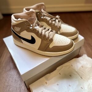 Women's Air Jordan 1 Mid - Sail/Desert/Black | Size 8.5